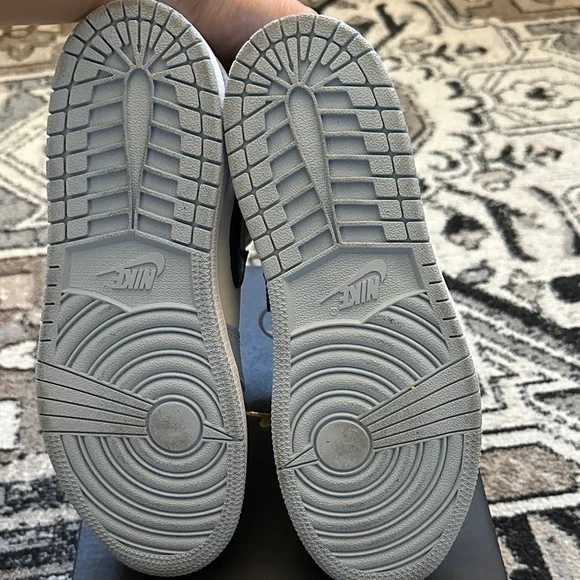 EUC Jordan 1 Mid Sneakers - Size 3Y - Picture 6 of 14